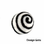 Filz Kugel Weiß/Schwarz Spirale